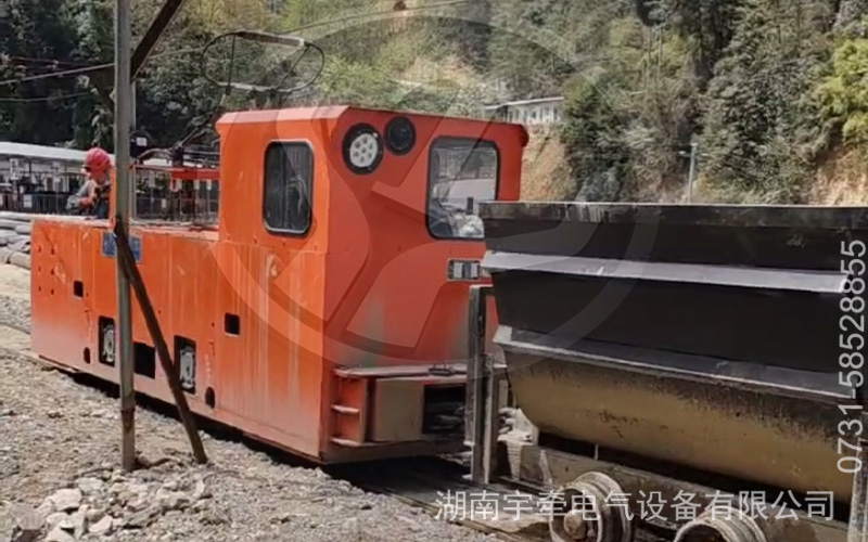10噸架線式電機(jī)車(chē)現(xiàn)場(chǎng)視頻.jpg